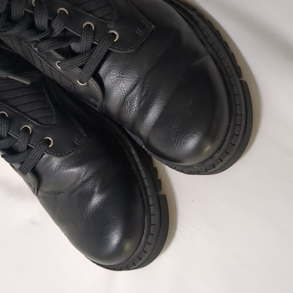 BCBG Generation Tassie Moto Lace-Up Sweater Knit Ankle Boots Size 8 - Picture 4 of 6